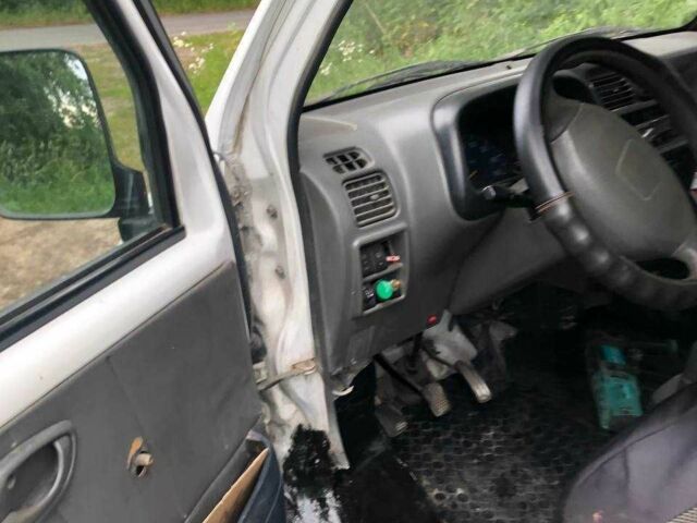 Белый Сузуки Другая, объемом двигателя 1.3 л и пробегом 288 тыс. км за 1800 $, фото 3 на Automoto.ua