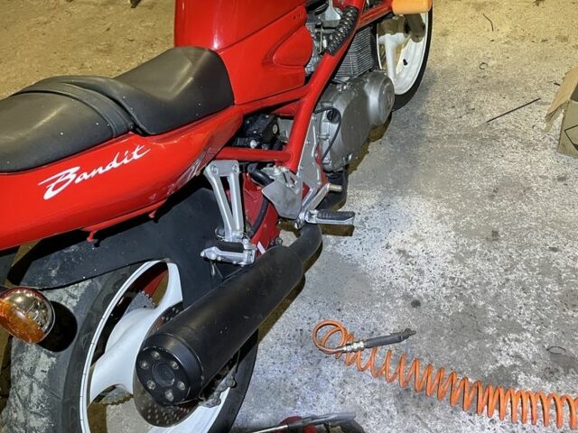 Сузуки Другая, объемом двигателя 0.4 л и пробегом 0 тыс. км за 2500 $, фото 2 на Automoto.ua