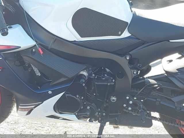 Сузуки Другая, объемом двигателя 0.6 л и пробегом 0 тыс. км за 3000 $, фото 10 на Automoto.ua