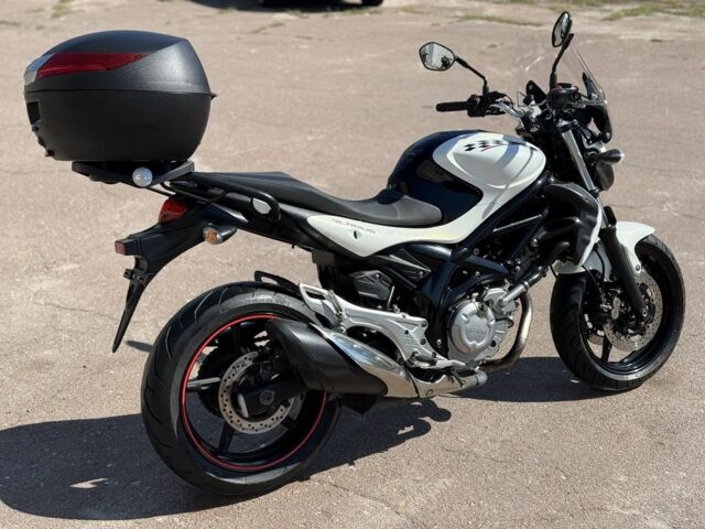 Сузукі Інша, об'ємом двигуна 0.4 л та пробігом 0 тис. км за 3800 $, фото 1 на Automoto.ua