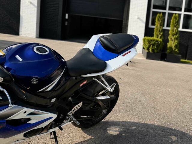 Сузуки ГСХ-Р, объемом двигателя 1 л и пробегом 0 тыс. км за 8400 $, фото 4 на Automoto.ua