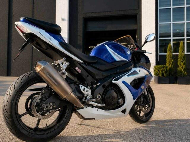 Сузуки ГСХ-Р, объемом двигателя 1 л и пробегом 0 тыс. км за 8400 $, фото 3 на Automoto.ua
