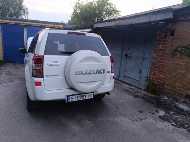 Белый Сузуки Гранд Витара, объемом двигателя 2 л и пробегом 420 тыс. км за 6550 $, фото 4 на Automoto.ua