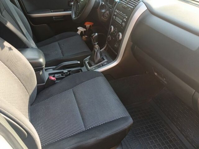 Белый Сузуки Гранд Витара, объемом двигателя 2 л и пробегом 420 тыс. км за 6550 $, фото 13 на Automoto.ua