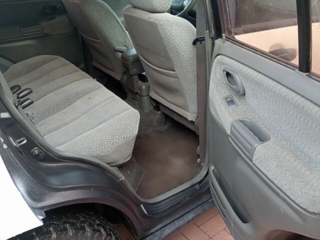 Белый Сузуки Гранд Витара, объемом двигателя 2 л и пробегом 320 тыс. км за 4000 $, фото 5 на Automoto.ua