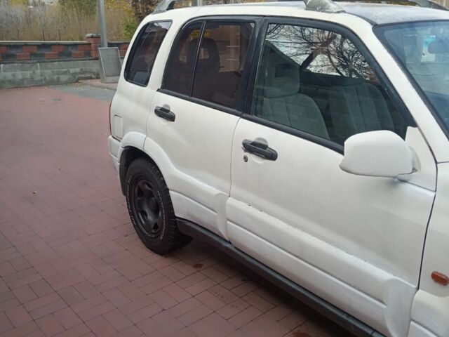 Белый Сузуки Гранд Витара, объемом двигателя 2 л и пробегом 320 тыс. км за 4000 $, фото 12 на Automoto.ua