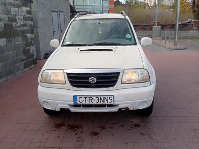 Белый Сузуки Гранд Витара, объемом двигателя 2 л и пробегом 320 тыс. км за 4000 $, фото 2 на Automoto.ua