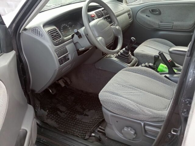 Белый Сузуки Гранд Витара, объемом двигателя 2 л и пробегом 320 тыс. км за 4000 $, фото 4 на Automoto.ua