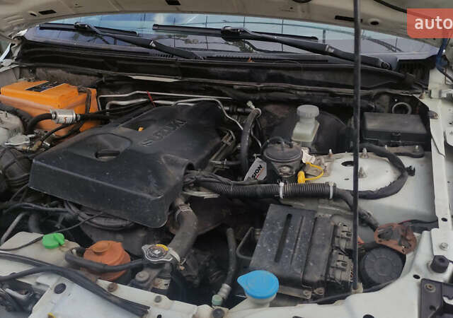 Білий Сузукі Гранд Вітара, об'ємом двигуна 2 л та пробігом 188 тис. км за 6200 $, фото 7 на Automoto.ua