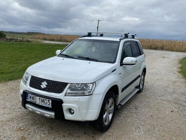 Белый Сузуки Гранд Витара, объемом двигателя 2.2 л и пробегом 246 тыс. км за 3450 $, фото 1 на Automoto.ua