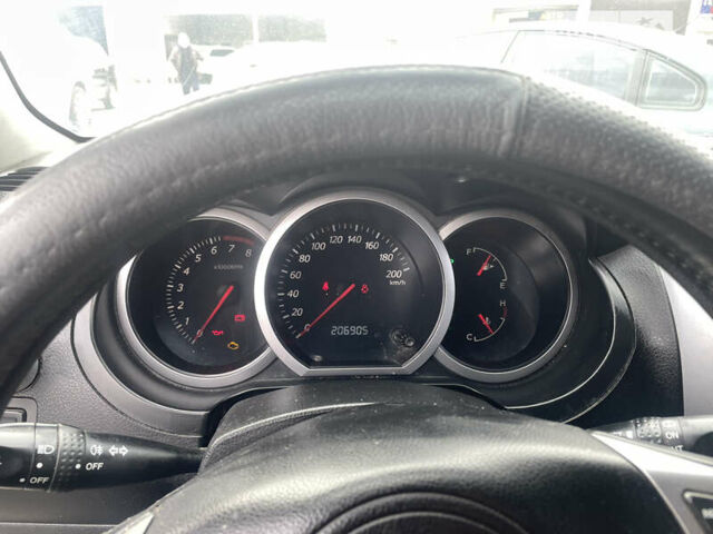 Білий Сузукі Гранд Вітара, об'ємом двигуна 2 л та пробігом 205 тис. км за 7050 $, фото 14 на Automoto.ua