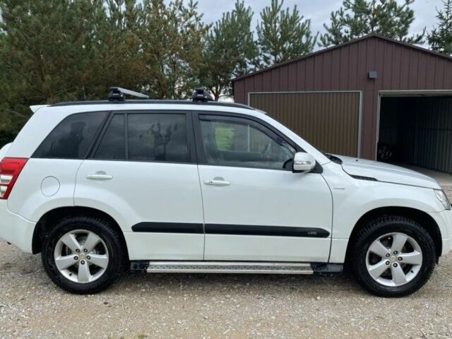 Белый Сузуки Гранд Витара, объемом двигателя 2.2 л и пробегом 246 тыс. км за 3450 $, фото 3 на Automoto.ua