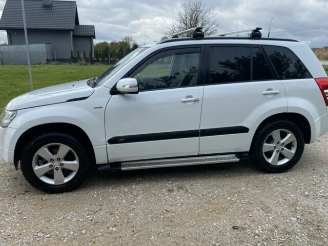 Белый Сузуки Гранд Витара, объемом двигателя 2.2 л и пробегом 246 тыс. км за 3450 $, фото 2 на Automoto.ua