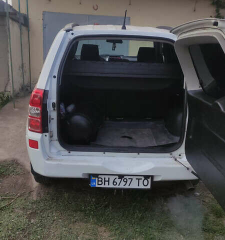 Білий Сузукі Гранд Вітара, об'ємом двигуна 2 л та пробігом 188 тис. км за 6200 $, фото 5 на Automoto.ua