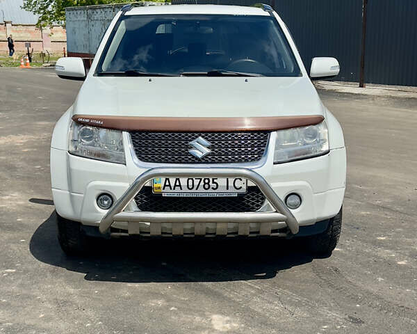 Белый Сузуки Гранд Витара, объемом двигателя 2 л и пробегом 154 тыс. км за 7400 $, фото 7 на Automoto.ua