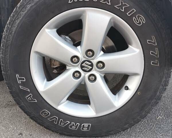 Белый Сузуки Гранд Витара, объемом двигателя 2.39 л и пробегом 114 тыс. км за 10500 $, фото 3 на Automoto.ua