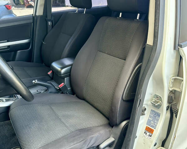 Белый Сузуки Гранд Витара, объемом двигателя 2 л и пробегом 154 тыс. км за 7400 $, фото 8 на Automoto.ua