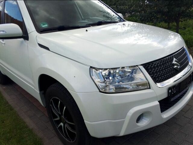 Белый Сузуки Гранд Витара, объемом двигателя 0 л и пробегом 230 тыс. км за 1793 $, фото 2 на Automoto.ua