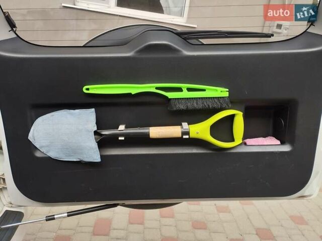 Белый Сузуки Гранд Витара, объемом двигателя 2.39 л и пробегом 114 тыс. км за 10500 $, фото 13 на Automoto.ua