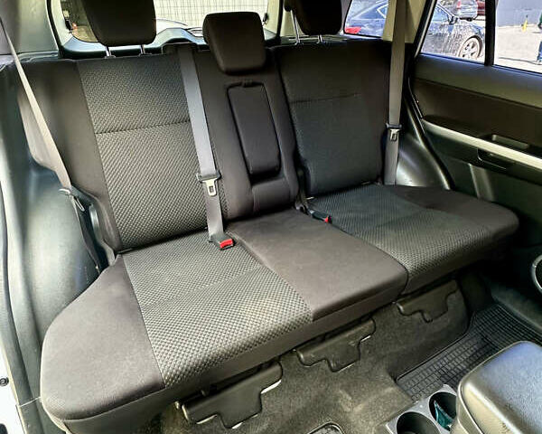 Белый Сузуки Гранд Витара, объемом двигателя 2 л и пробегом 154 тыс. км за 7400 $, фото 12 на Automoto.ua