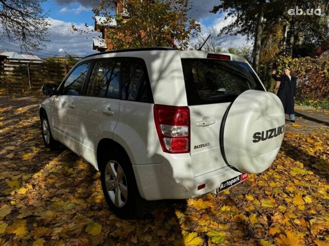 Сузуки Гранд Витара 2010 в Киеве на Automoto.ua Белый Сузуки Гранд Витара, объемом двигателя 2.4 л и пробегом 193 тыс. км за 10490 $, фото 7 на Automoto.ua