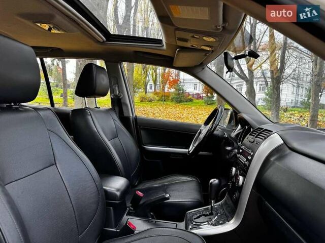 Білий Сузукі Гранд Вітара, об'ємом двигуна 2.4 л та пробігом 193 тис. км за 10440 $, фото 27 на Automoto.ua