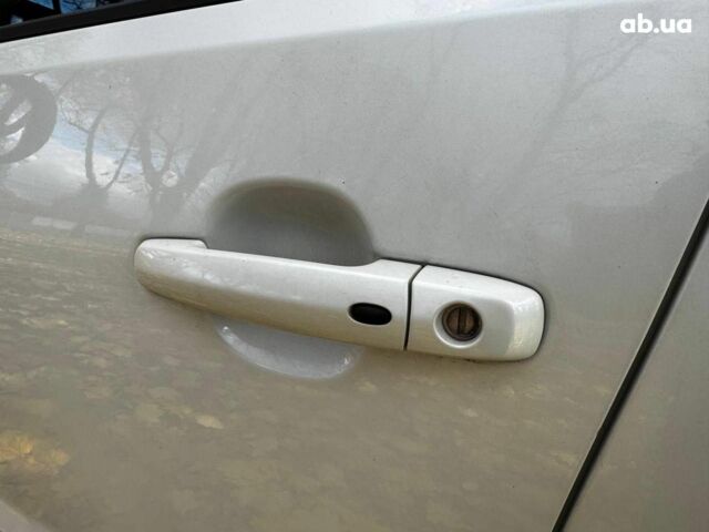 Сузуки Гранд Витара 2010 в Киеве на Automoto.ua Белый Сузуки Гранд Витара, объемом двигателя 2.4 л и пробегом 193 тыс. км за 10490 $, фото 9 на Automoto.ua