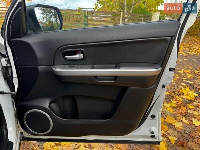 Білий Сузукі Гранд Вітара, об'ємом двигуна 2.4 л та пробігом 193 тис. км за 10440 $, фото 25 на Automoto.ua