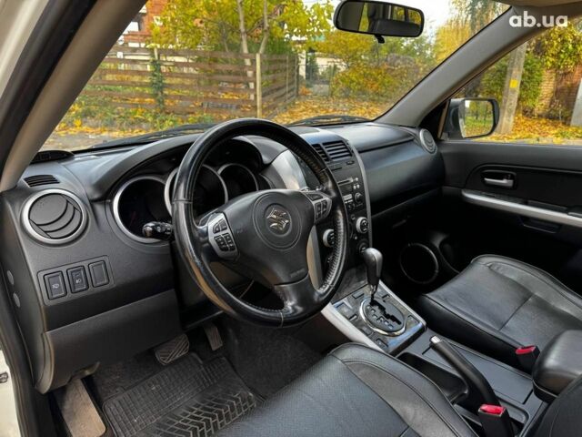 Сузуки Гранд Витара 2010 в Киеве на Automoto.ua Белый Сузуки Гранд Витара, объемом двигателя 2.4 л и пробегом 193 тыс. км за 10490 $, фото 11 на Automoto.ua