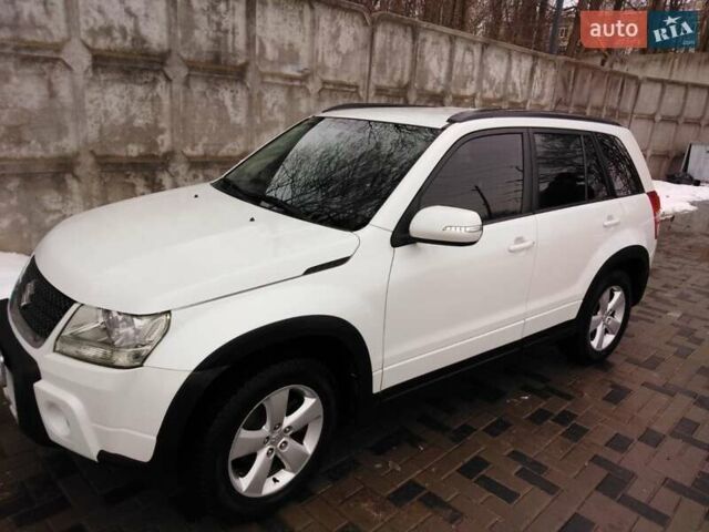Белый Сузуки Гранд Витара, объемом двигателя 2.4 л и пробегом 119 тыс. км за 12800 $, фото 5 на Automoto.ua