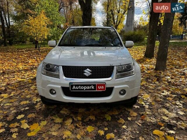 Білий Сузукі Гранд Вітара, об'ємом двигуна 2.4 л та пробігом 193 тис. км за 10440 $, фото 1 на Automoto.ua
