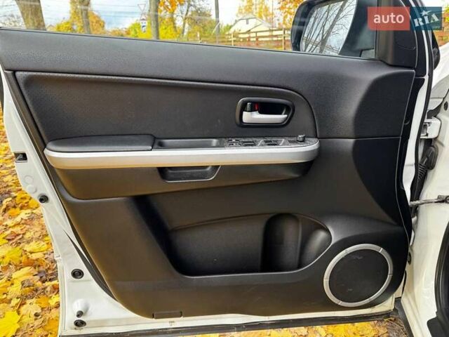 Білий Сузукі Гранд Вітара, об'ємом двигуна 2.4 л та пробігом 193 тис. км за 10440 $, фото 10 на Automoto.ua