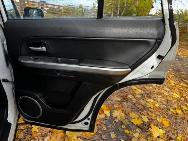 Сузуки Гранд Витара 2010 в Киеве на Automoto.ua Белый Сузуки Гранд Витара, объемом двигателя 2.4 л и пробегом 193 тыс. км за 10490 $, фото 23 на Automoto.ua