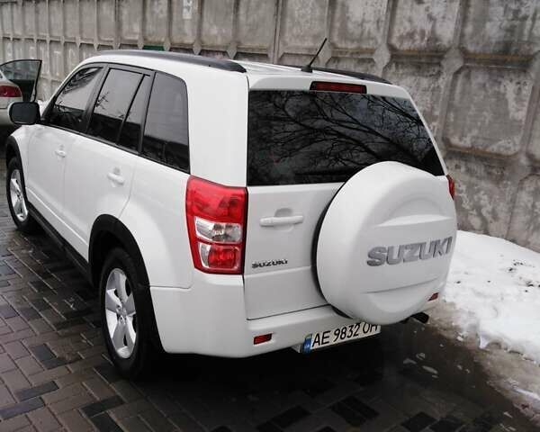 Белый Сузуки Гранд Витара, объемом двигателя 2.4 л и пробегом 119 тыс. км за 12800 $, фото 9 на Automoto.ua