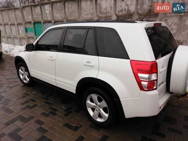 Белый Сузуки Гранд Витара, объемом двигателя 2.4 л и пробегом 119 тыс. км за 12800 $, фото 7 на Automoto.ua