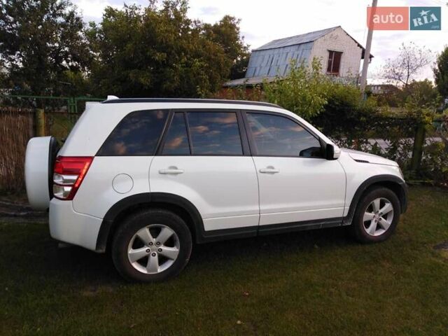 Белый Сузуки Гранд Витара, объемом двигателя 2.4 л и пробегом 119 тыс. км за 12800 $, фото 3 на Automoto.ua