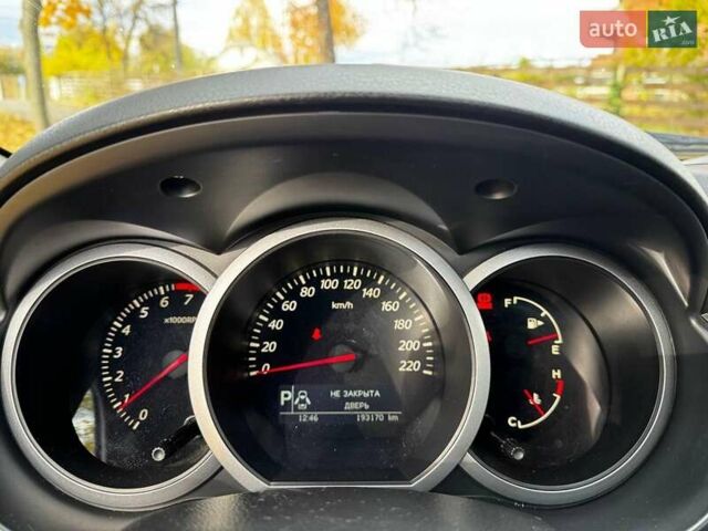 Білий Сузукі Гранд Вітара, об'ємом двигуна 2.4 л та пробігом 193 тис. км за 10440 $, фото 12 на Automoto.ua