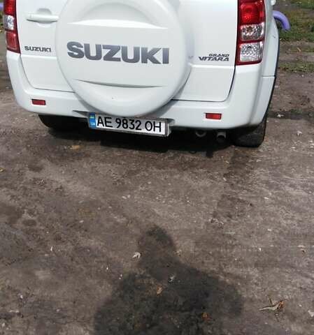 Белый Сузуки Гранд Витара, объемом двигателя 2.4 л и пробегом 119 тыс. км за 12800 $, фото 8 на Automoto.ua