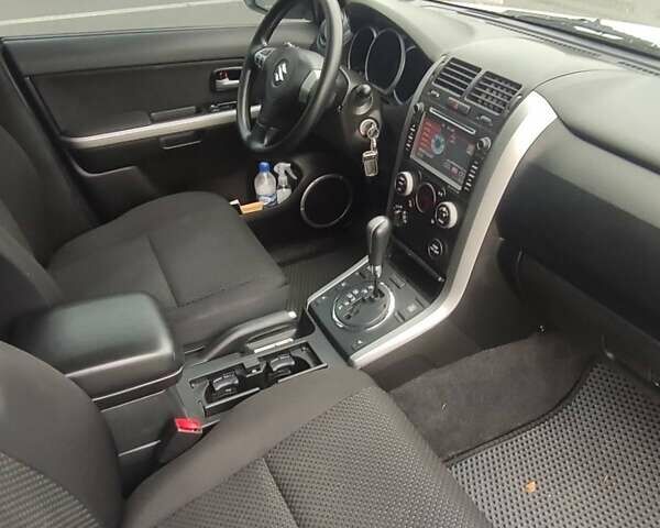 Белый Сузуки Гранд Витара, объемом двигателя 2.4 л и пробегом 119 тыс. км за 12800 $, фото 4 на Automoto.ua