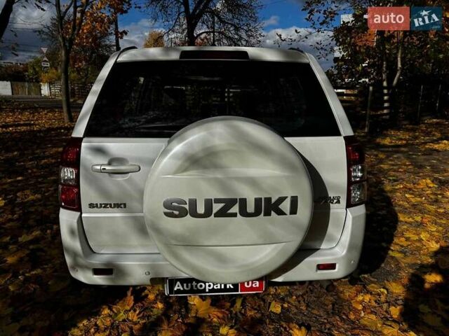 Білий Сузукі Гранд Вітара, об'ємом двигуна 2.4 л та пробігом 193 тис. км за 10440 $, фото 6 на Automoto.ua