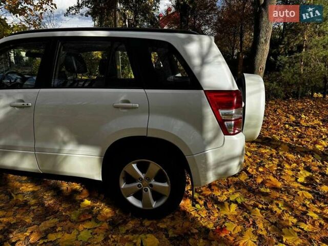 Білий Сузукі Гранд Вітара, об'ємом двигуна 2.4 л та пробігом 193 тис. км за 10440 $, фото 8 на Automoto.ua