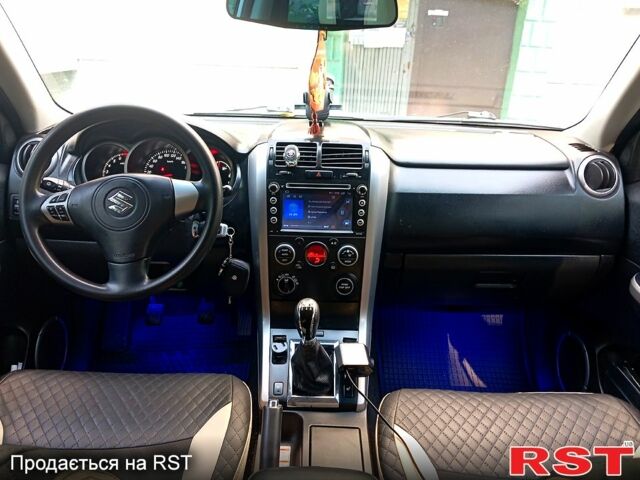 Белый Сузуки Гранд Витара, объемом двигателя 2.4 л и пробегом 250 тыс. км за 10500 $, фото 3 на Automoto.ua