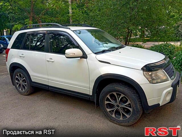 Сузуки Гранд Витара 2011 в Харькове на Automoto.ua Белый Сузуки Гранд Витара, объемом двигателя 2.4 л и пробегом 249 тыс. км за 11000 $, фото 4 на Automoto.ua