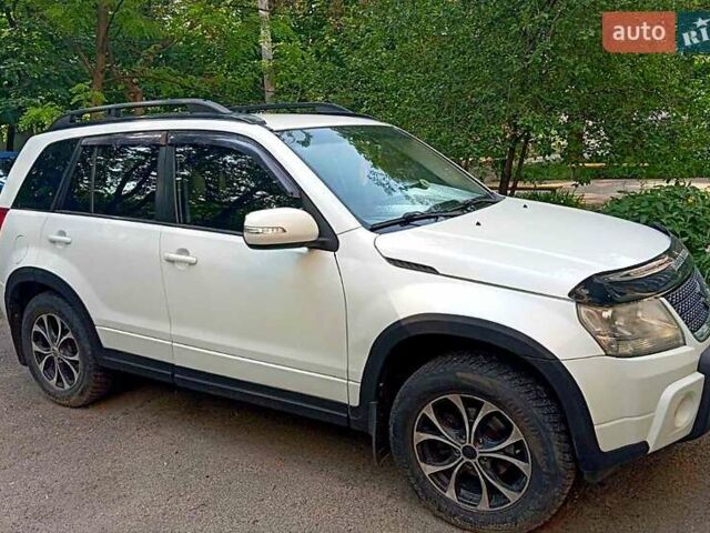 Сузуки Гранд Витара 2011 в Харькове на Automoto.ua Белый Сузуки Гранд Витара, объемом двигателя 2.4 л и пробегом 249 тыс. км за 11000 $, фото 3 на Automoto.ua