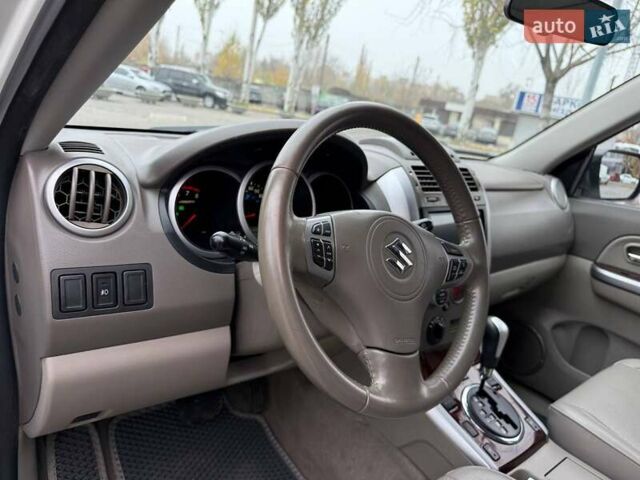 Білий Сузукі Гранд Вітара, об'ємом двигуна 2.4 л та пробігом 181 тис. км за 10900 $, фото 14 на Automoto.ua