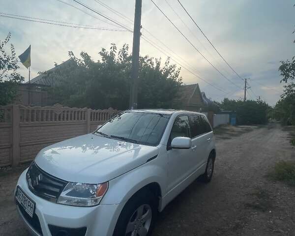 Белый Сузуки Гранд Витара, объемом двигателя 2.39 л и пробегом 180 тыс. км за 9000 $, фото 1 на Automoto.ua