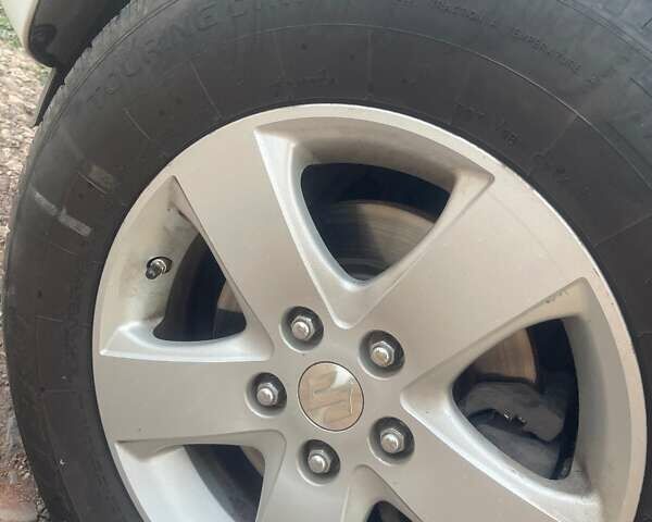 Белый Сузуки Гранд Витара, объемом двигателя 2.39 л и пробегом 180 тыс. км за 9000 $, фото 5 на Automoto.ua