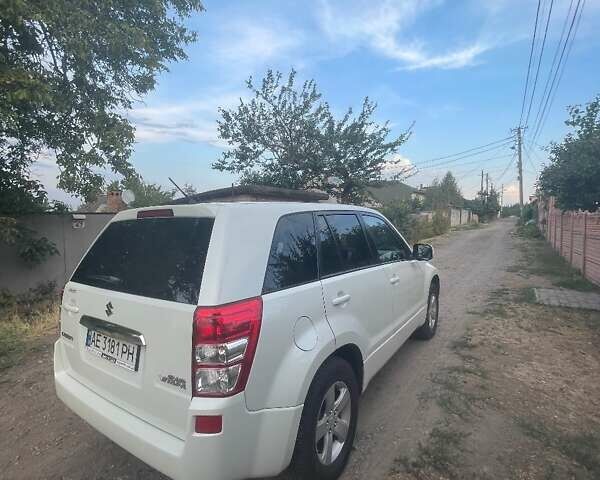 Белый Сузуки Гранд Витара, объемом двигателя 2.39 л и пробегом 180 тыс. км за 9000 $, фото 8 на Automoto.ua