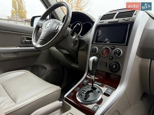 Білий Сузукі Гранд Вітара, об'ємом двигуна 2.4 л та пробігом 181 тис. км за 10900 $, фото 11 на Automoto.ua