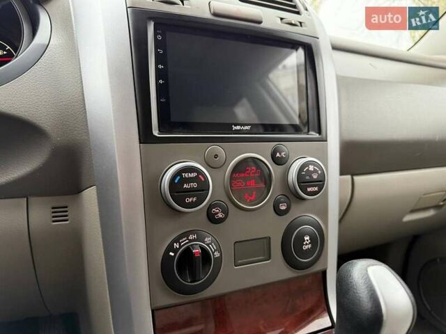 Білий Сузукі Гранд Вітара, об'ємом двигуна 2.4 л та пробігом 181 тис. км за 10900 $, фото 15 на Automoto.ua